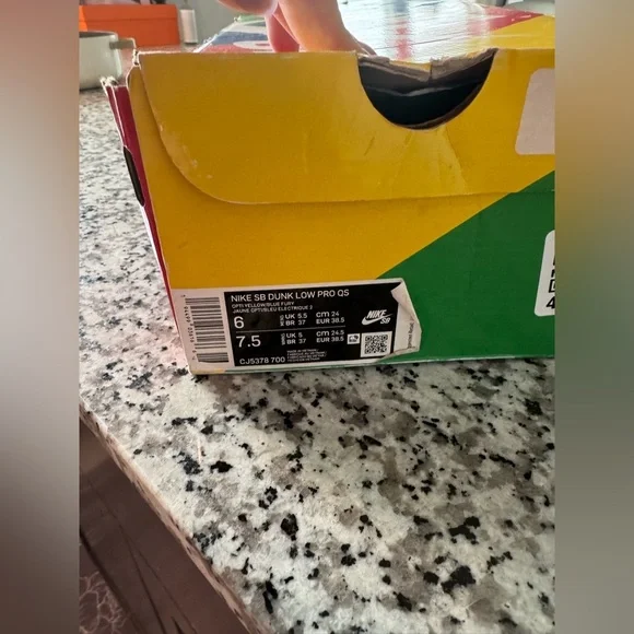 Grateful Dead Dunks Yellow Men’s size 6. 100% authentic - Picture 2 of 11